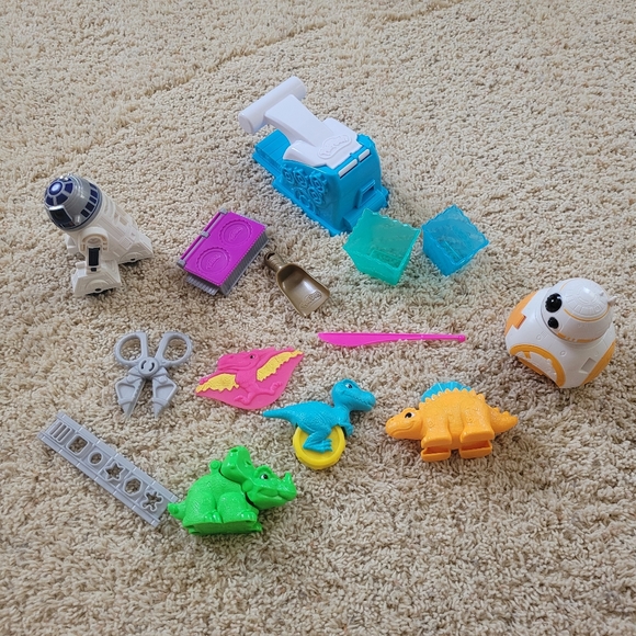 Play-Doh 14 Pc. Bundle Of Accessories Kitchen Dinocutters Star Wars - Picture 1 of 11